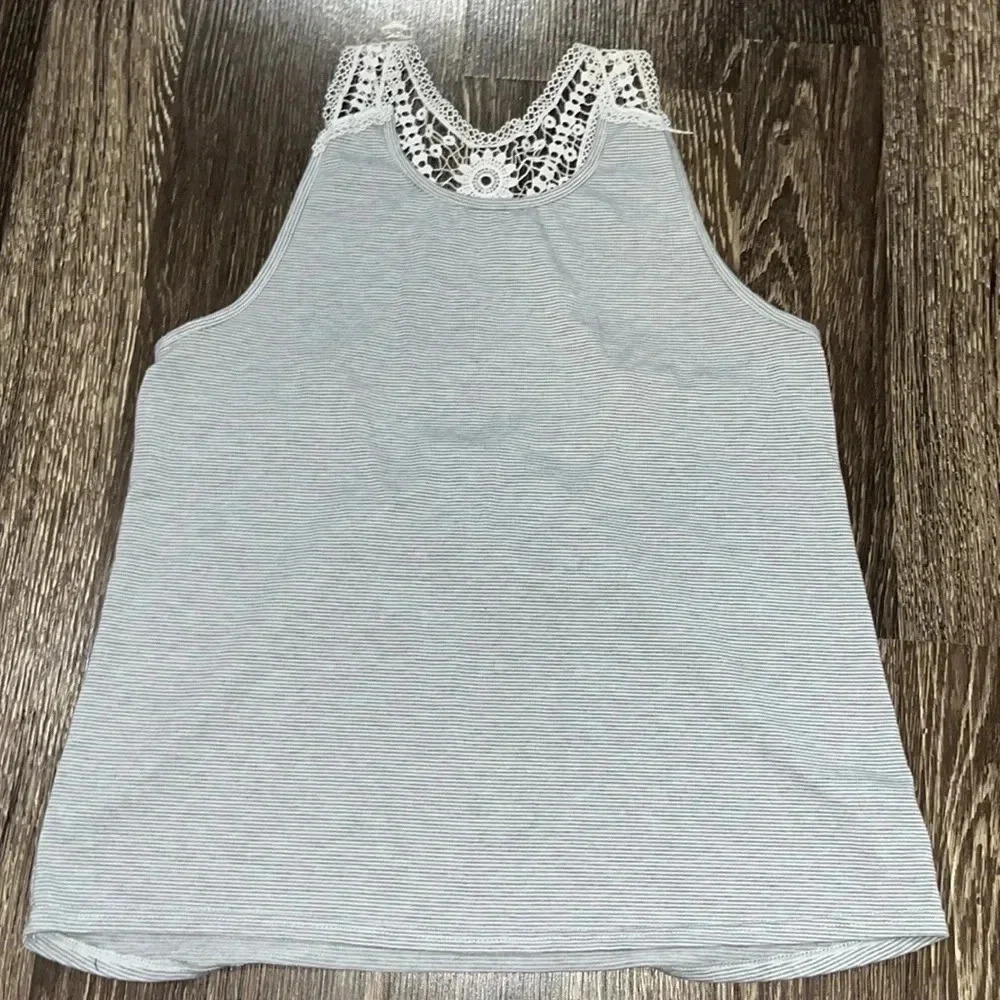 Woman’s tank top with lace detail